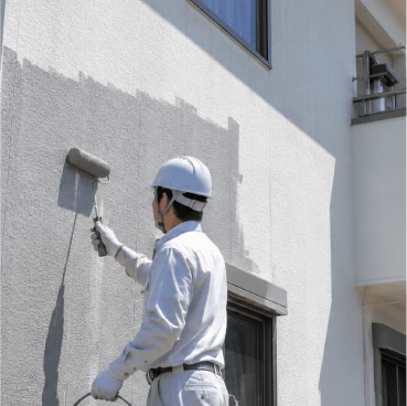 職人による屋根・外壁塗装の施工イメージ（見た目きれいで、雨や汚れから守る）